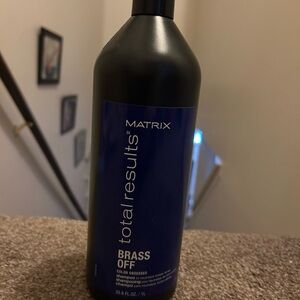 Matix Total Results Brass Off Shampoo - Blue and Black